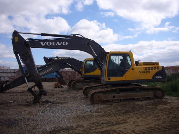 : VOLVO EC240